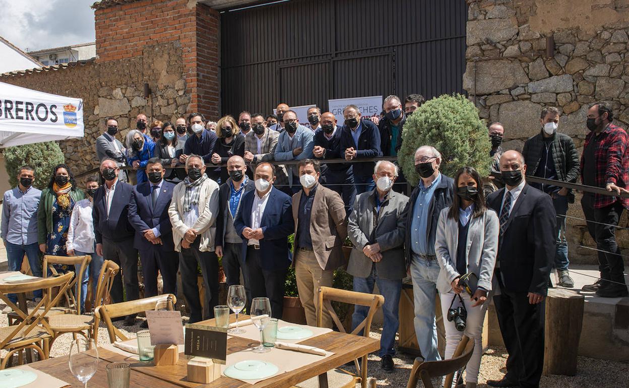 Miembros del jurado y organizadores del concurso Garnachas del Mundo en Cebreros el pasado 10 de mayo. 