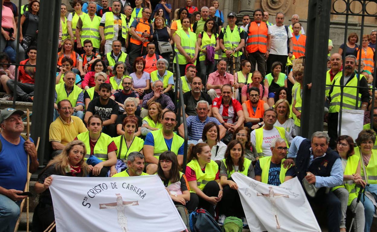 Participantes en una de las marchas de otros años, antes de partir.