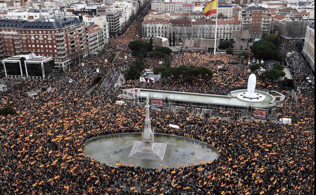 Panorámica de la plaza de Colón de Madrid, durante una manifestación.