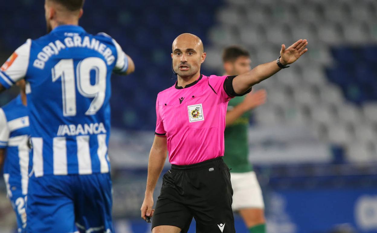 Alfonso Vicente, en un partido de esta temporada en Riazor con el Deportivo.