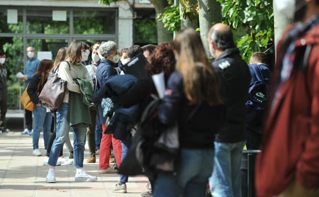 15.816 opositores se examinan mañana para lograr una de las 1.401 plazas de Educación