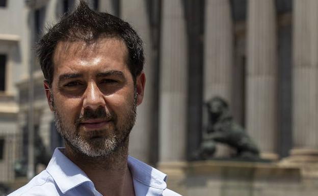 El autor de 'El político', José Luis Barrera.