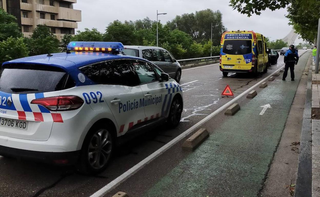 Momento del accidente en la avenida Salamanca de Valladolid.