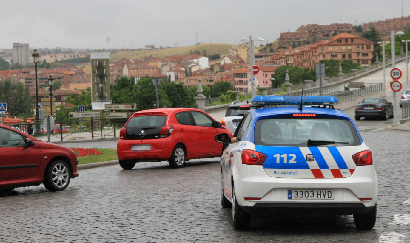 Patrulla de la Policía Local en la plaza de Artillería.