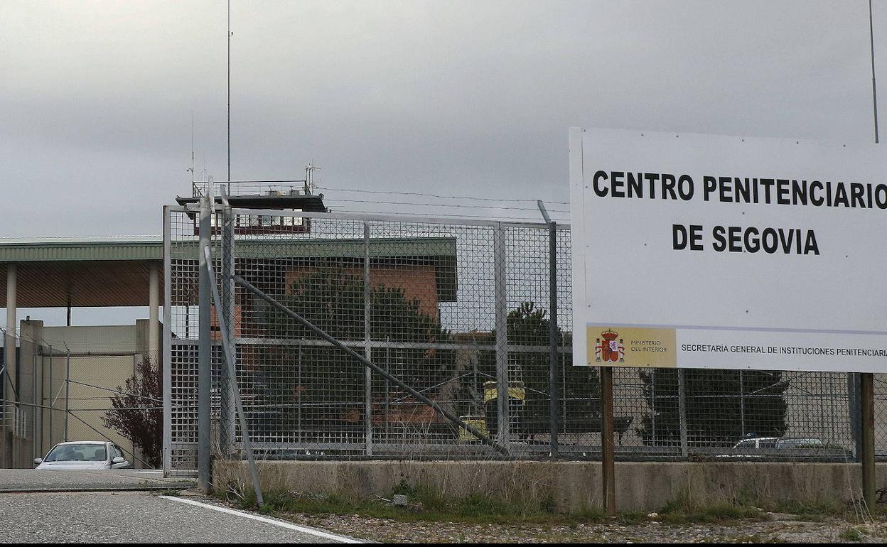 Entrada al centro penitenciario de Segovia, donde cumplían condena los dos presos procesados por la pelea. 