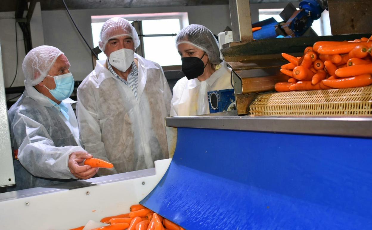 Visita del consejero a una industria de la provincia de Segovia. 