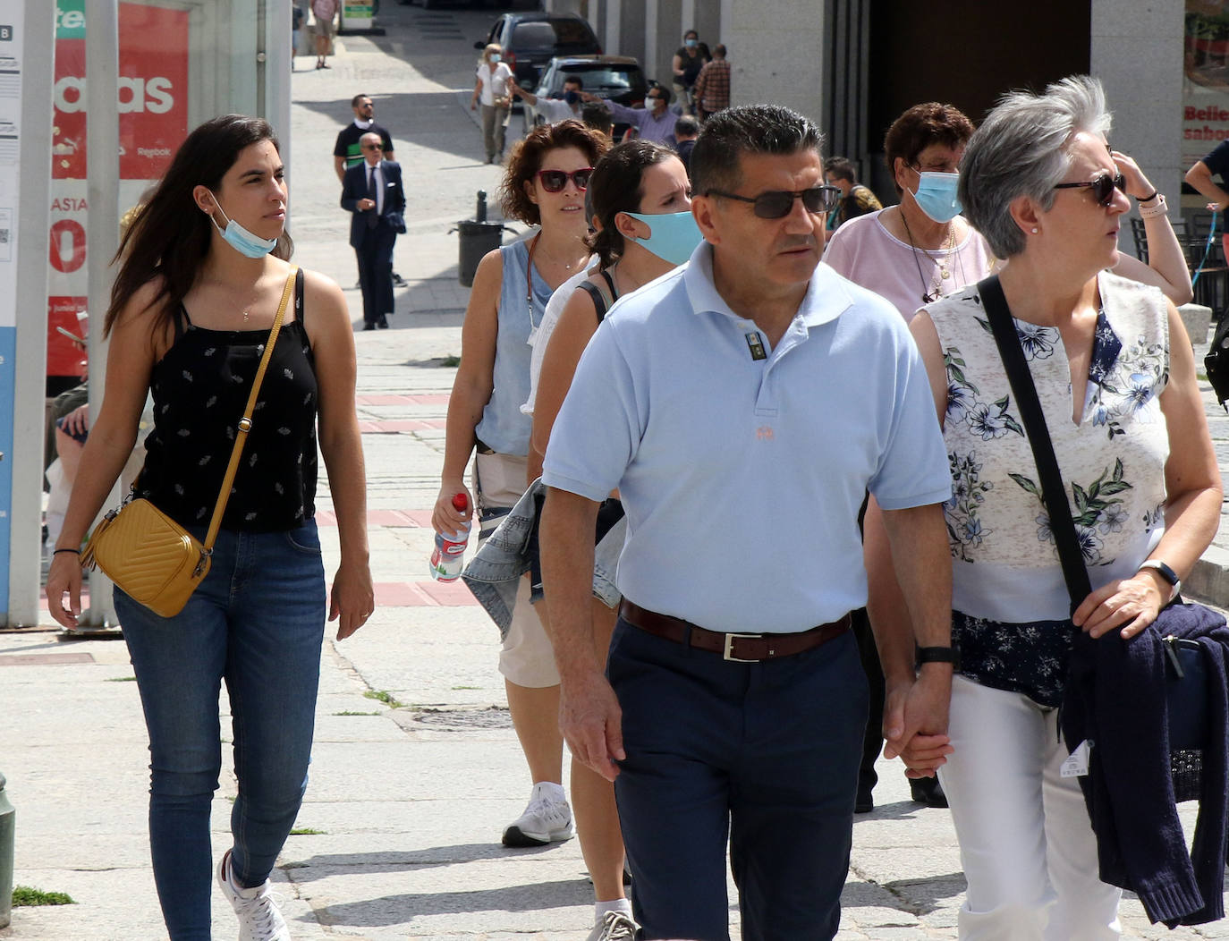 Primer día sin el uso de la mascarilla en exteriores por las calles de Segovia 