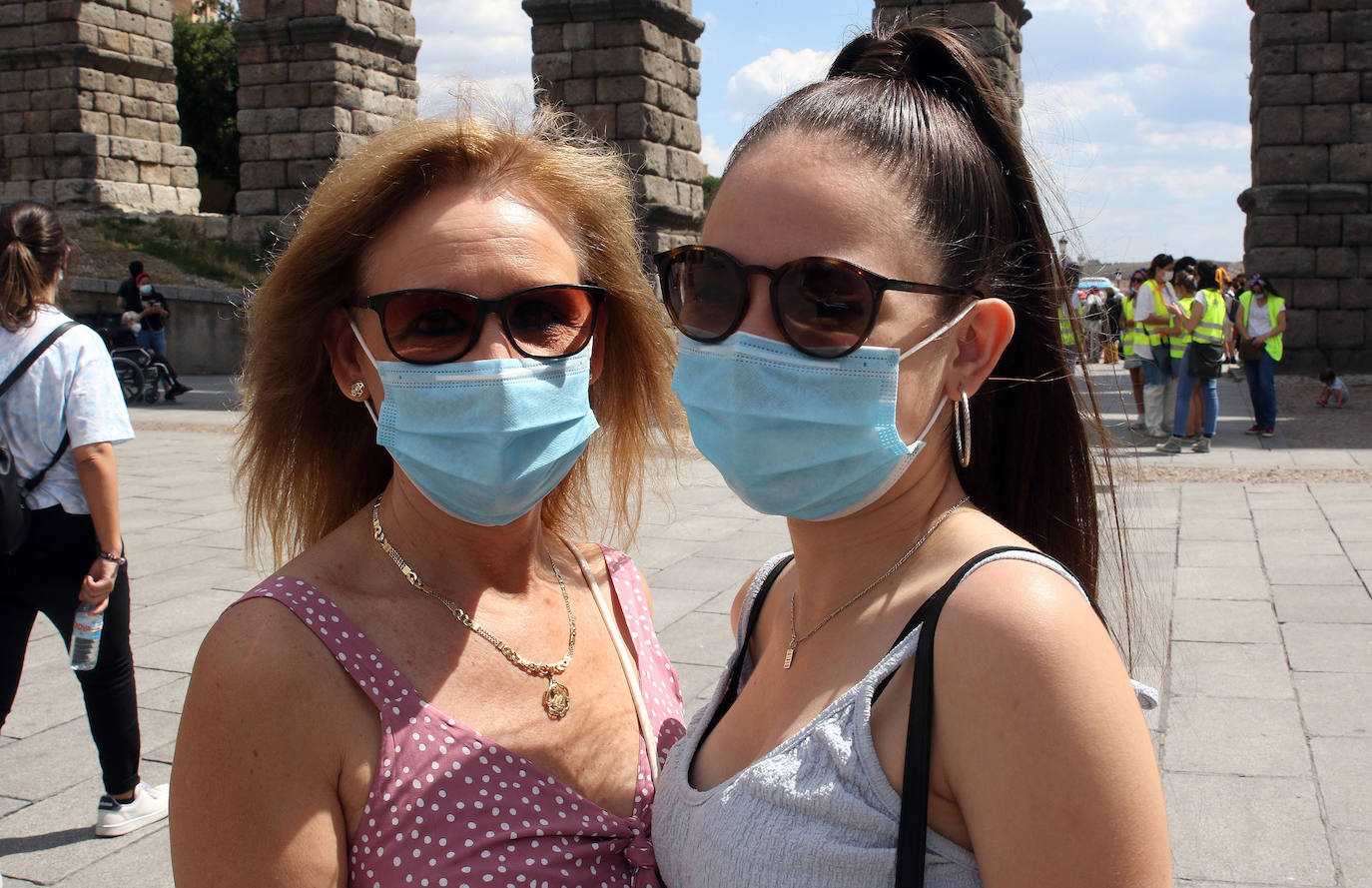 Primer día sin el uso de la mascarilla en exteriores por las calles de Segovia 