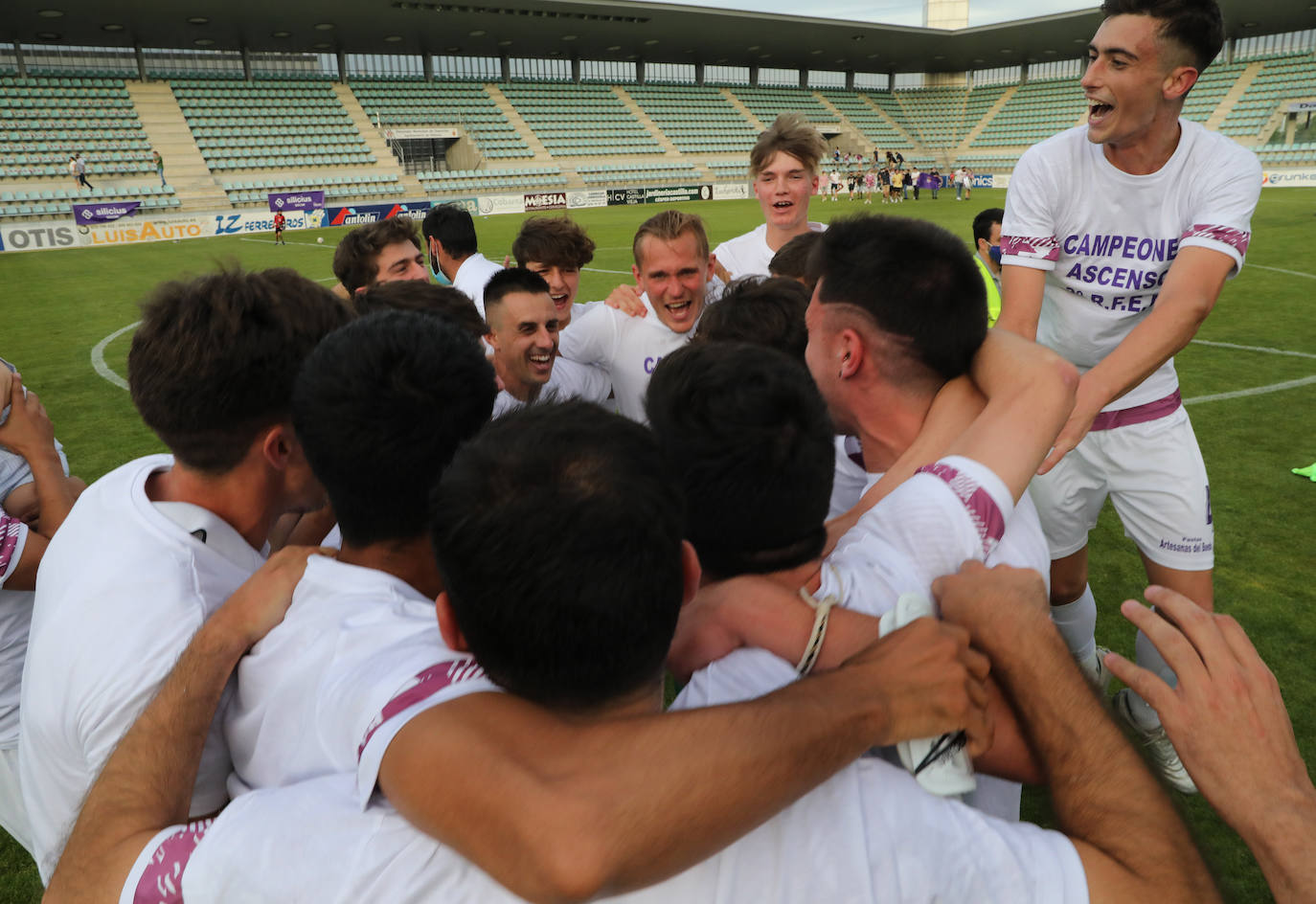 Los jugadores de Pechu doblegan a su rival y son nuevo equipo de Tercera RFEF.