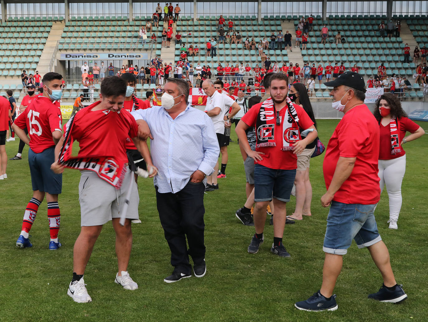 Los jugadores de Pechu doblegan a su rival y son nuevo equipo de Tercera RFEF.