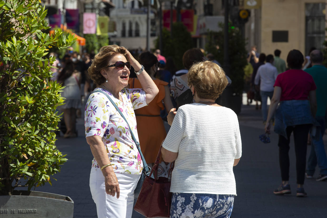 Valladolid, en el primer día en el que el uso de la mascarilla no es obligatorio en espacios abiertos.