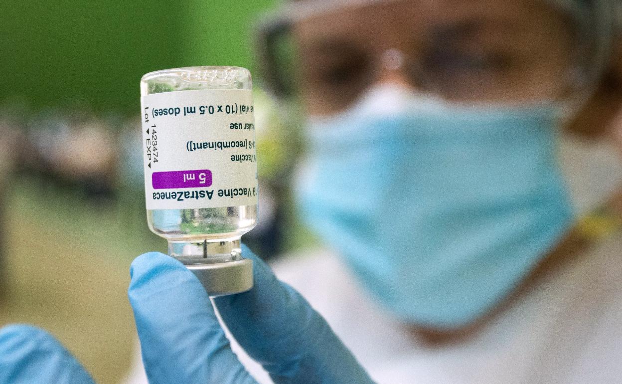 Vial de la vacuna AstraZeneca.