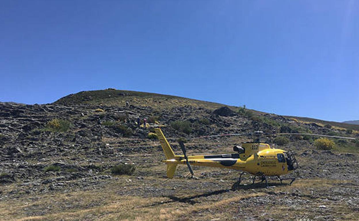 El helicóptero de rescate, en la zona en la que se rescató a la mujer.