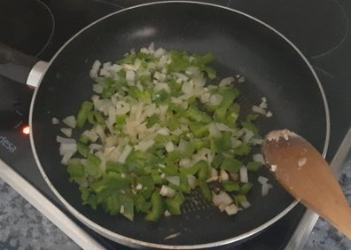 Imagen secundaria 1 - La receta: Delicioso bonito con tomate