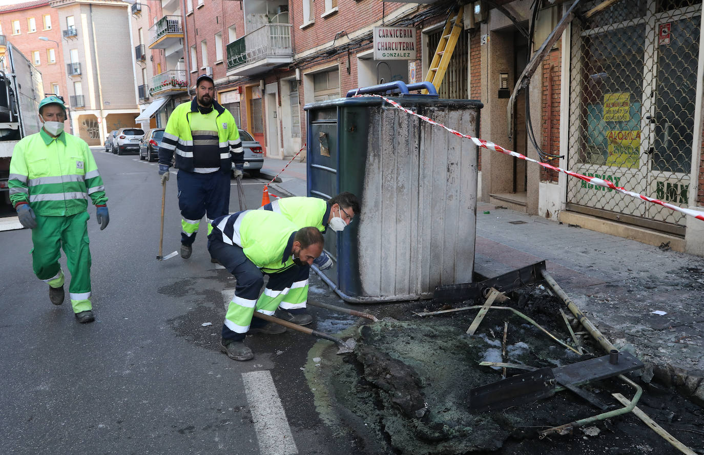 Imagen secundaria 2 - Efectos del incendio en la calle Vera Cruz.