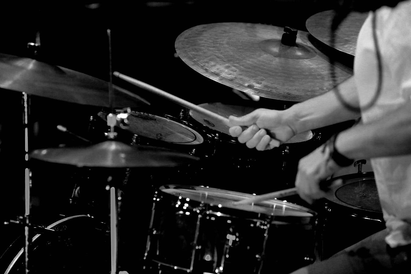 Fotos: l baterista Gonzalo del Val y la trompeta de Benet Palet, en el Festival de Jazz de Medina del Campo