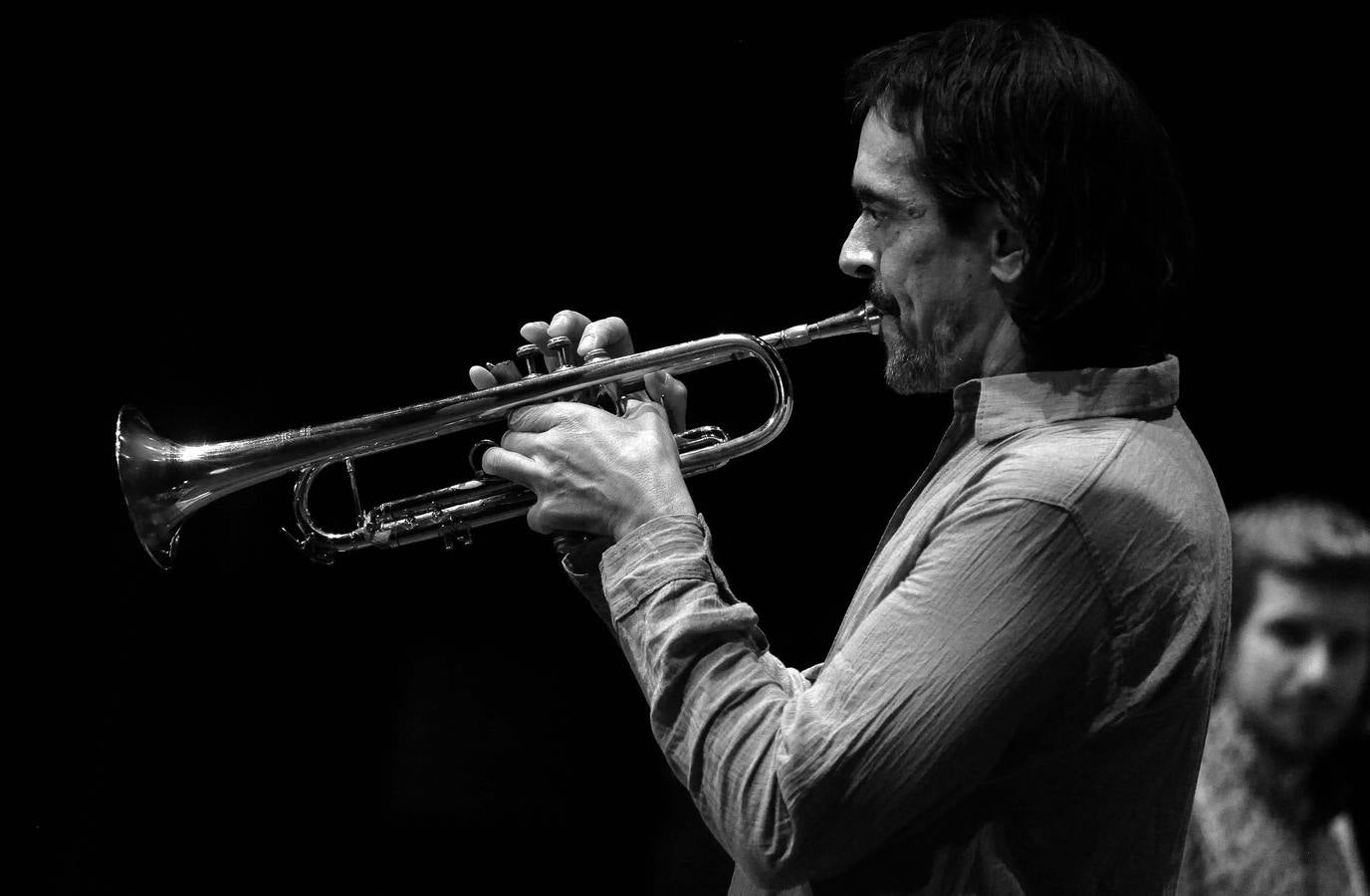 Fotos: l baterista Gonzalo del Val y la trompeta de Benet Palet, en el Festival de Jazz de Medina del Campo