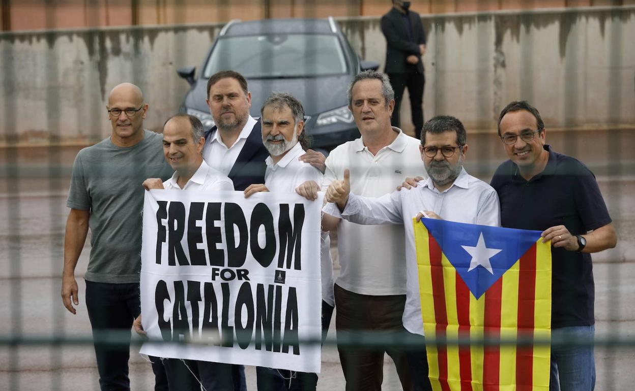 Los condenados por el 'procés' abandonan la prisión de Lledoners el pasado 27 de junio.