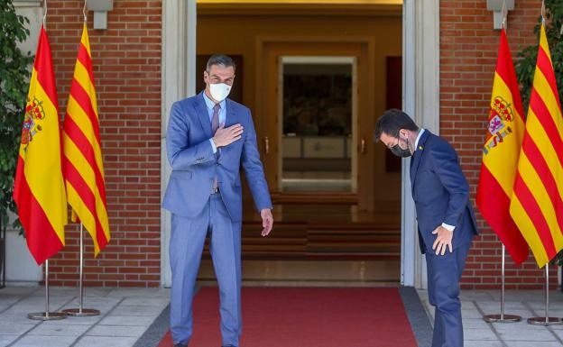 Sánchez recibe a Aragonés en La Moncloa.