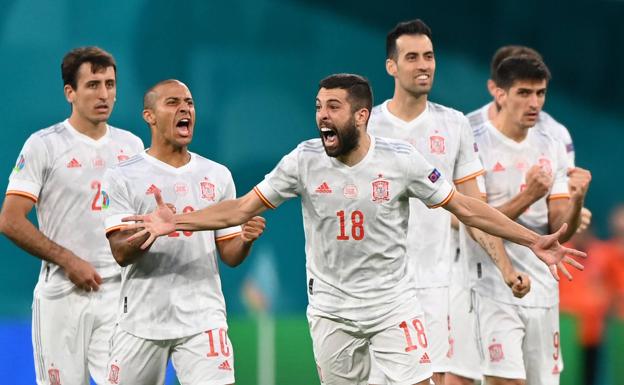 Jordi Alba celebra eufórico la victoria en la tanda de penaltis ganada contra Suiza.