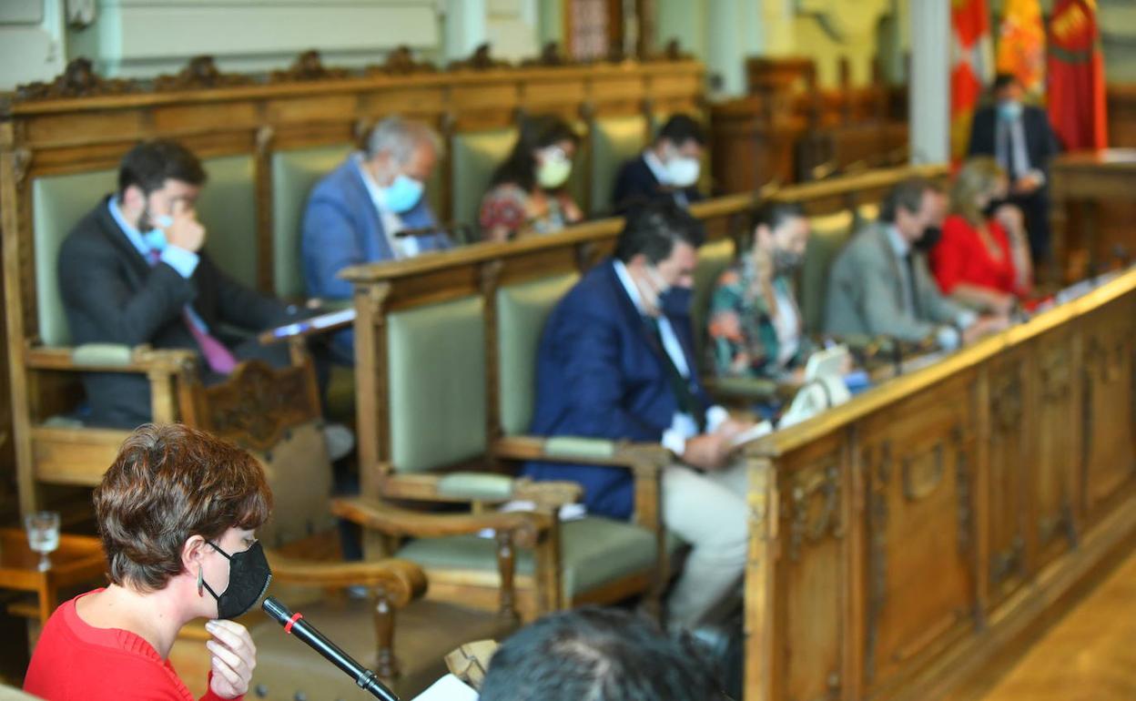 La portavoz de VTLP, Maria Sánchez, durante una de sus intervenciones en el pleno 