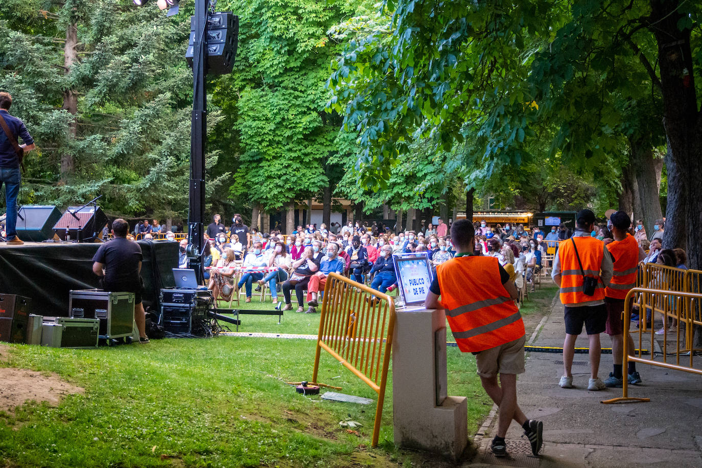 Concierto de Afro Social Club, primero del ciclo 'La huerta de las delicias', junto a la ermita románica. 