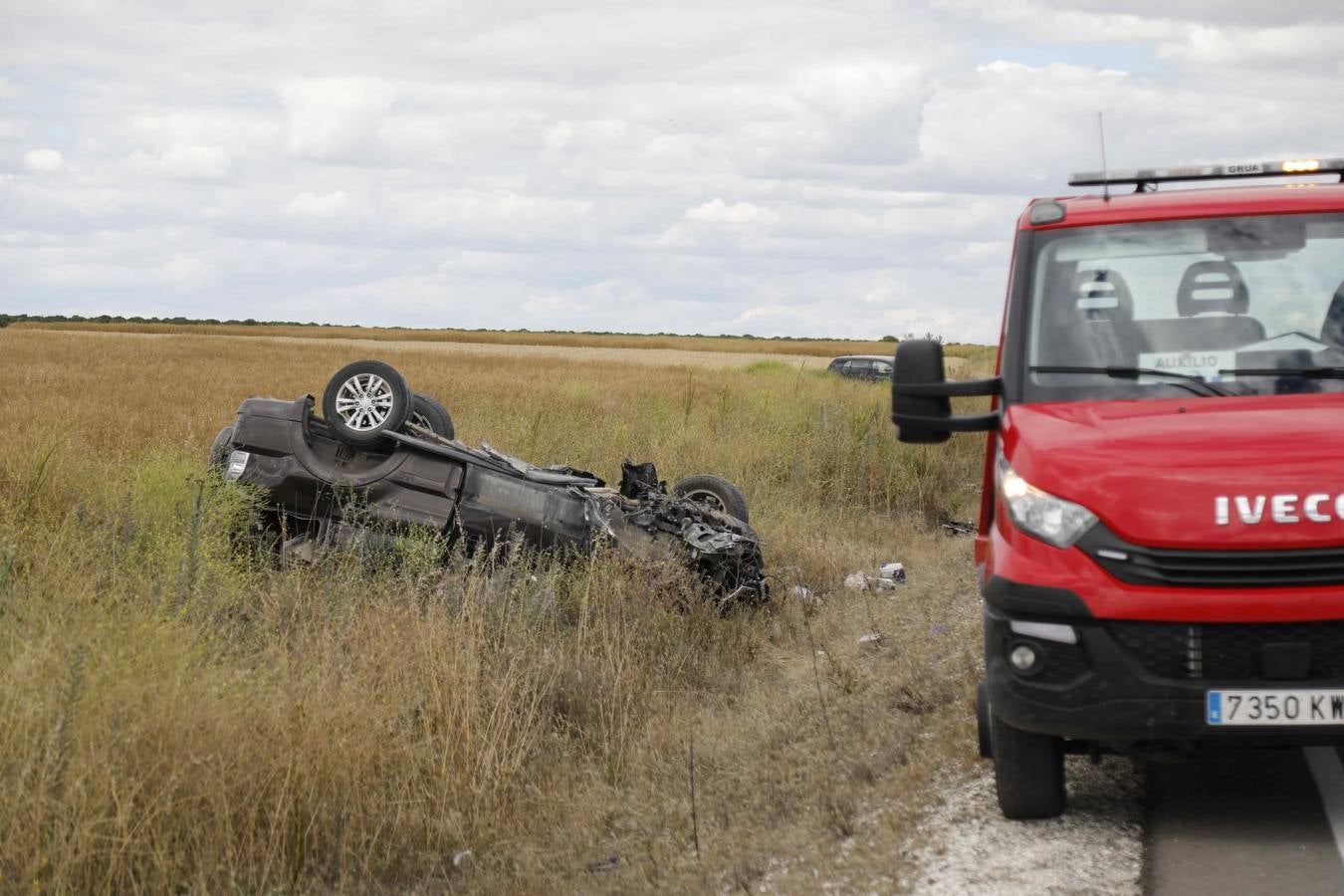 Fotos: Heridos una mujer y su hijo en un accidente en la carretera entre Peñafiel y Cuéllar