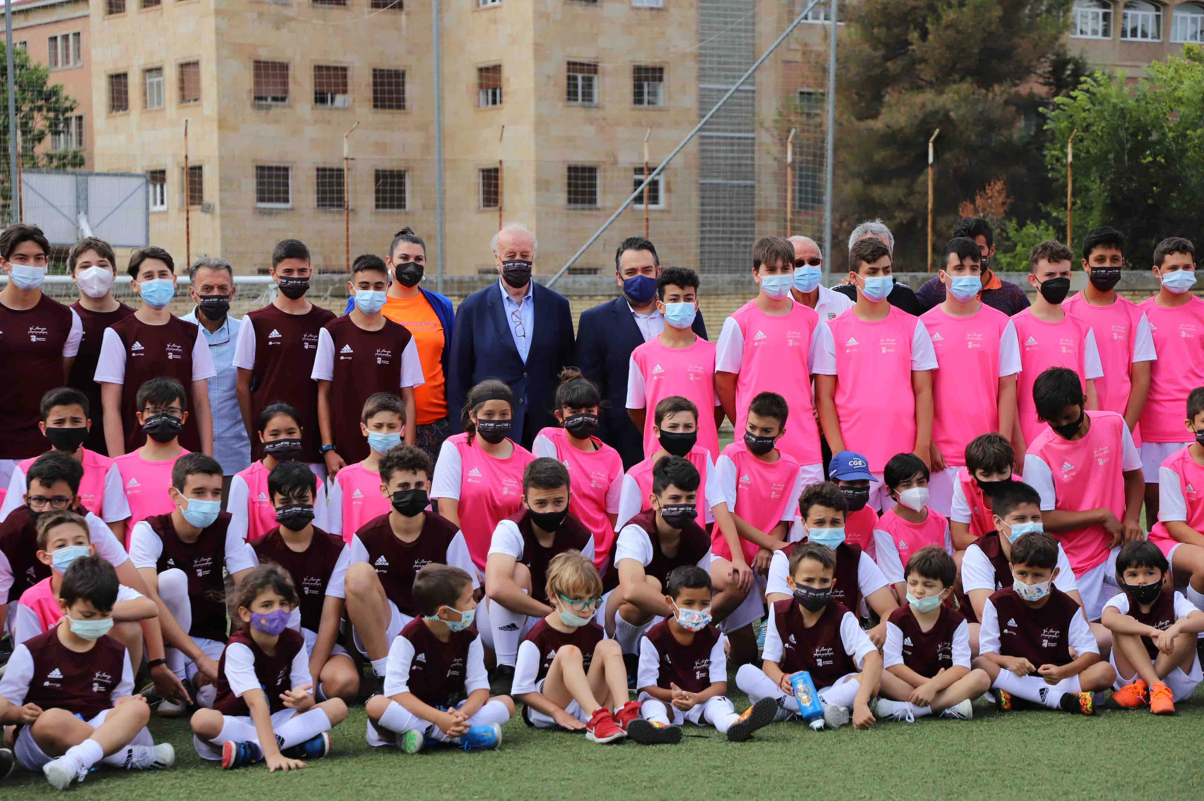 Vicente del Bosque visita su campus de verano