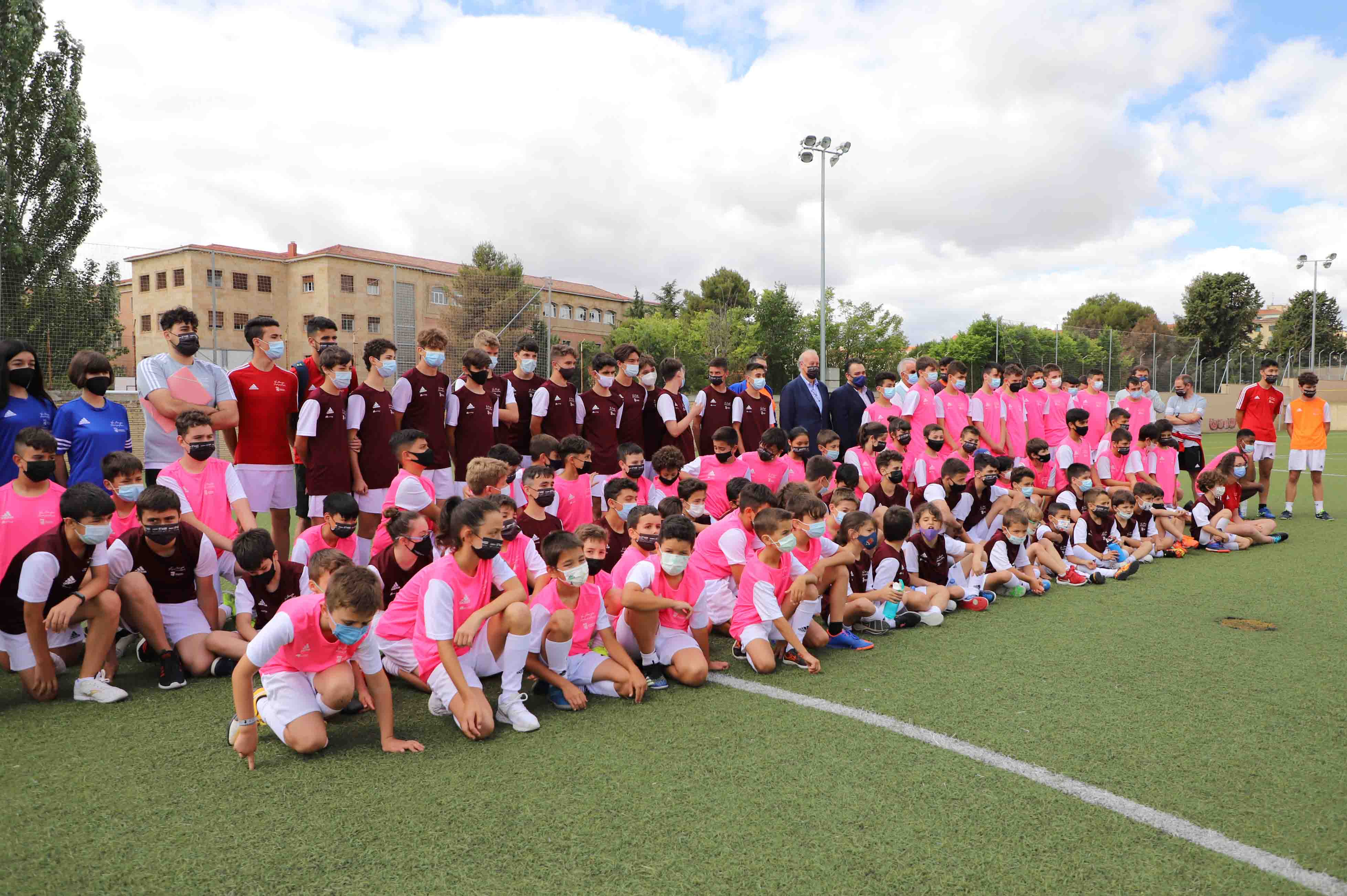 Vicente del Bosque visita su campus de verano