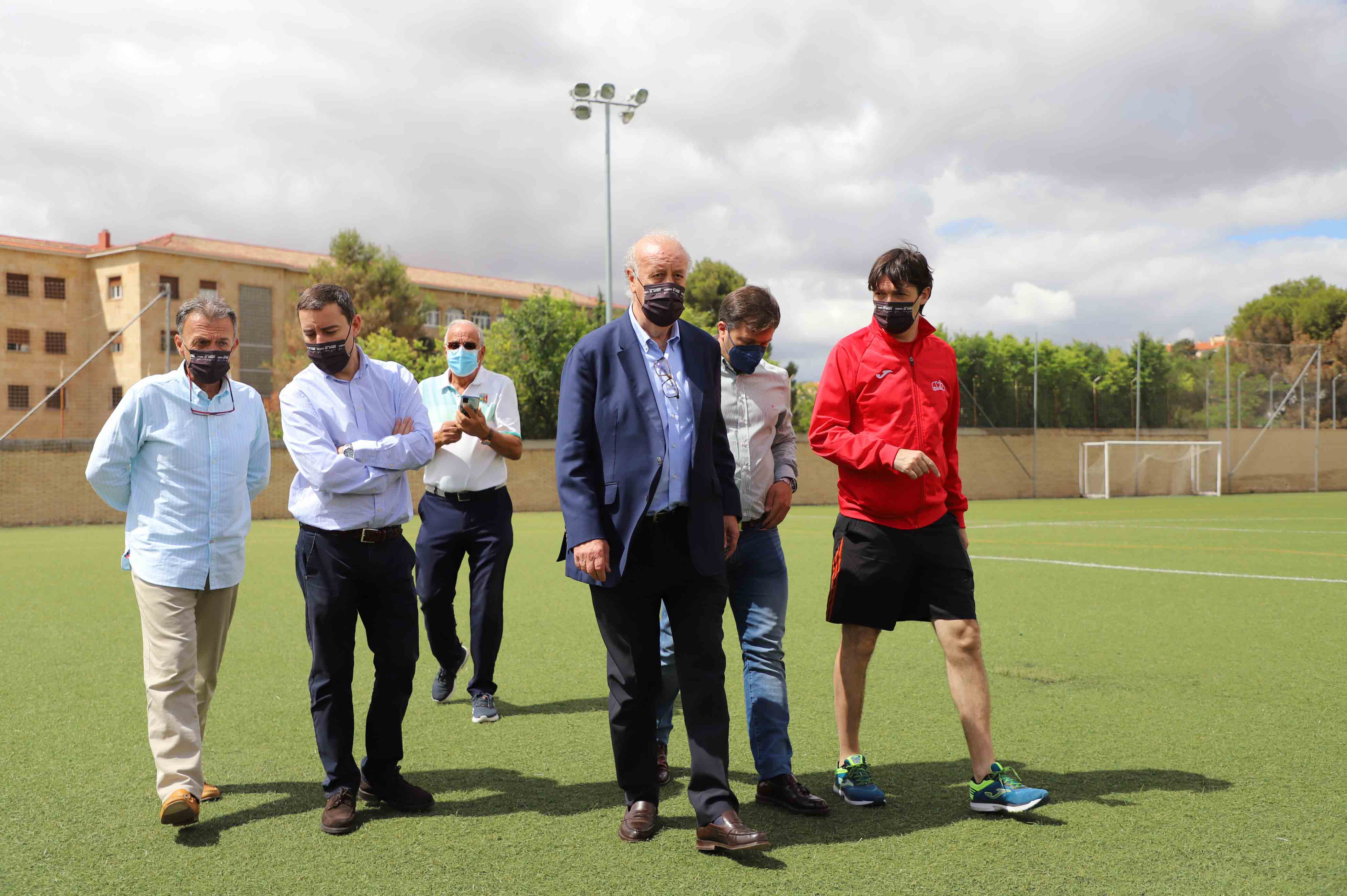 Vicente del Bosque visita su campus de verano
