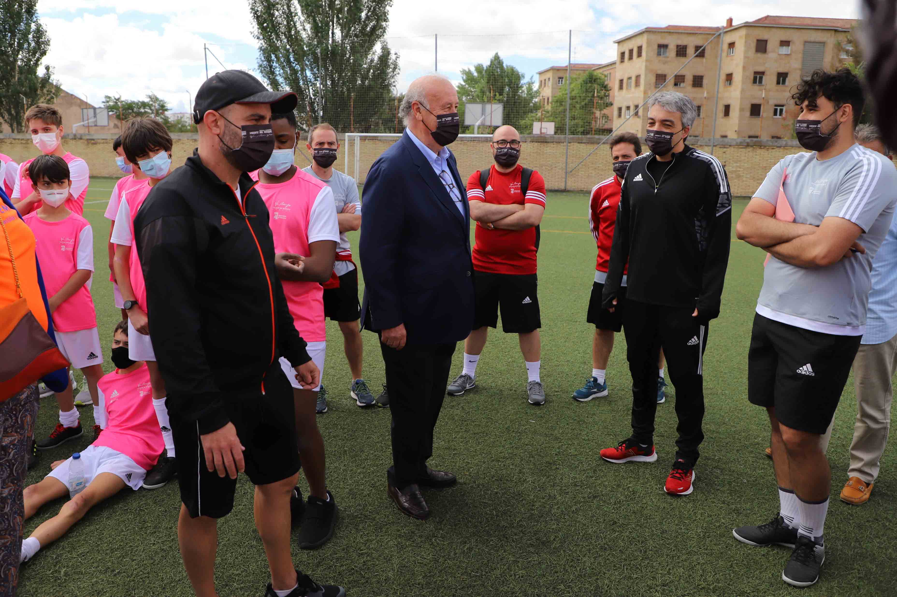 Vicente del Bosque visita su campus de verano