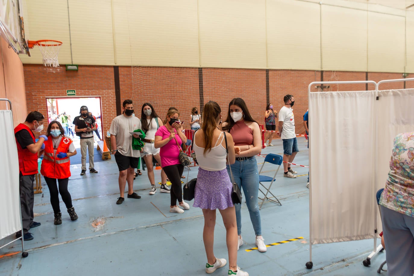 Fotos: Los futuros Erasmus de la UVA se vacunan en Palencia