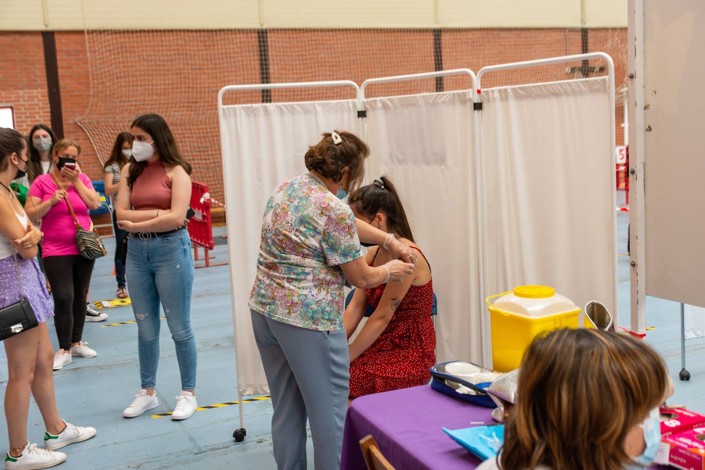 Fotos: Los futuros Erasmus de la UVA se vacunan en Palencia