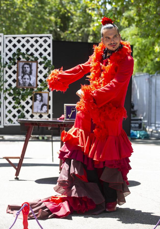 Sin Ojana, de Chicharrón Circo Flamenco, en la acera de Recoletos