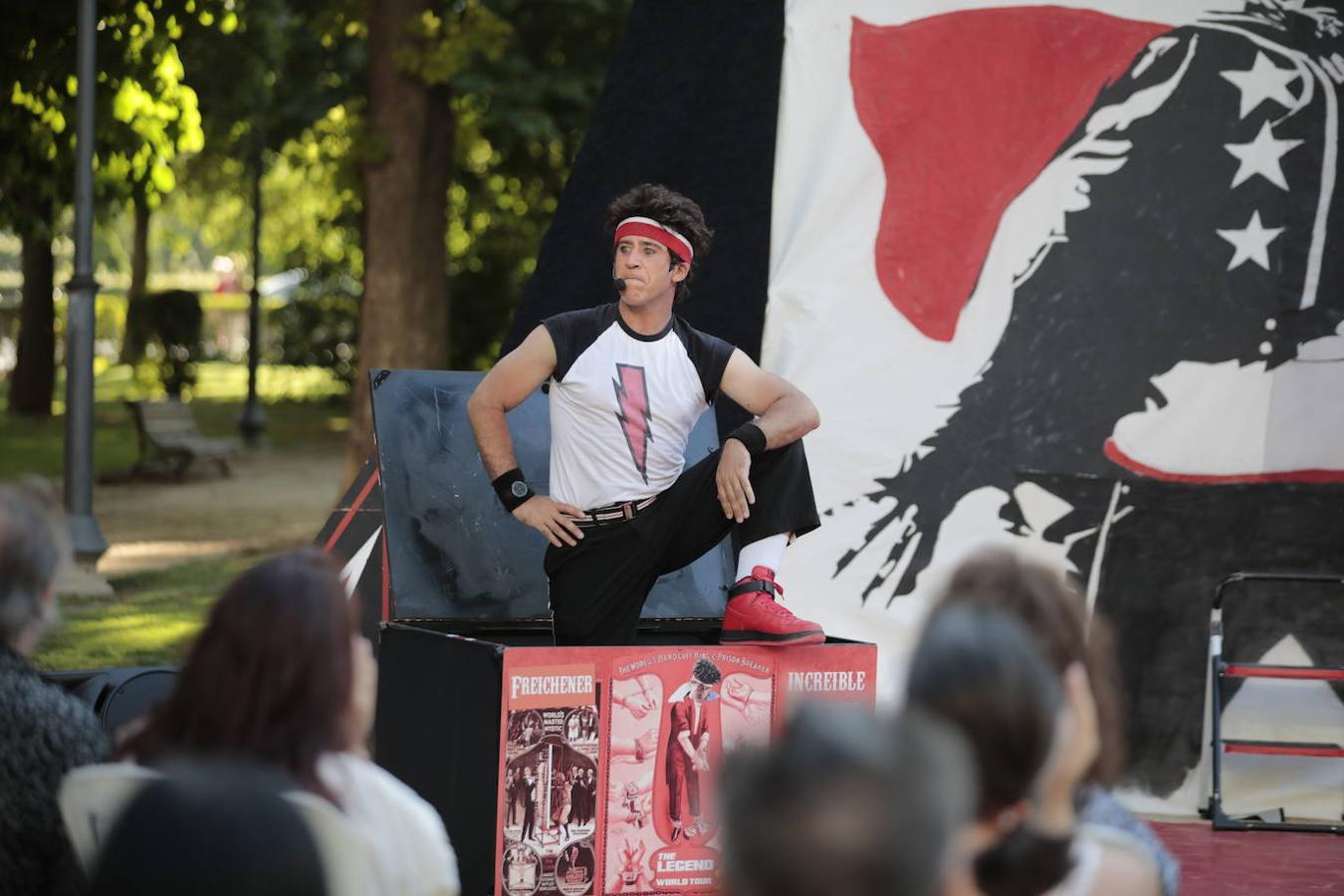 The Legend (Born to fail) en la plaza del Poniente de El Gran Dimitri