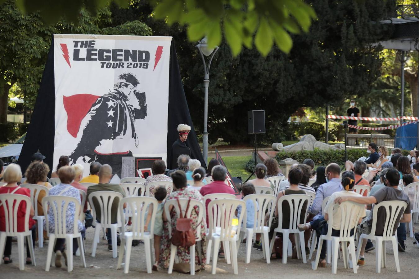 The Legend (Born to fail) en la plaza del Poniente de El Gran Dimitri