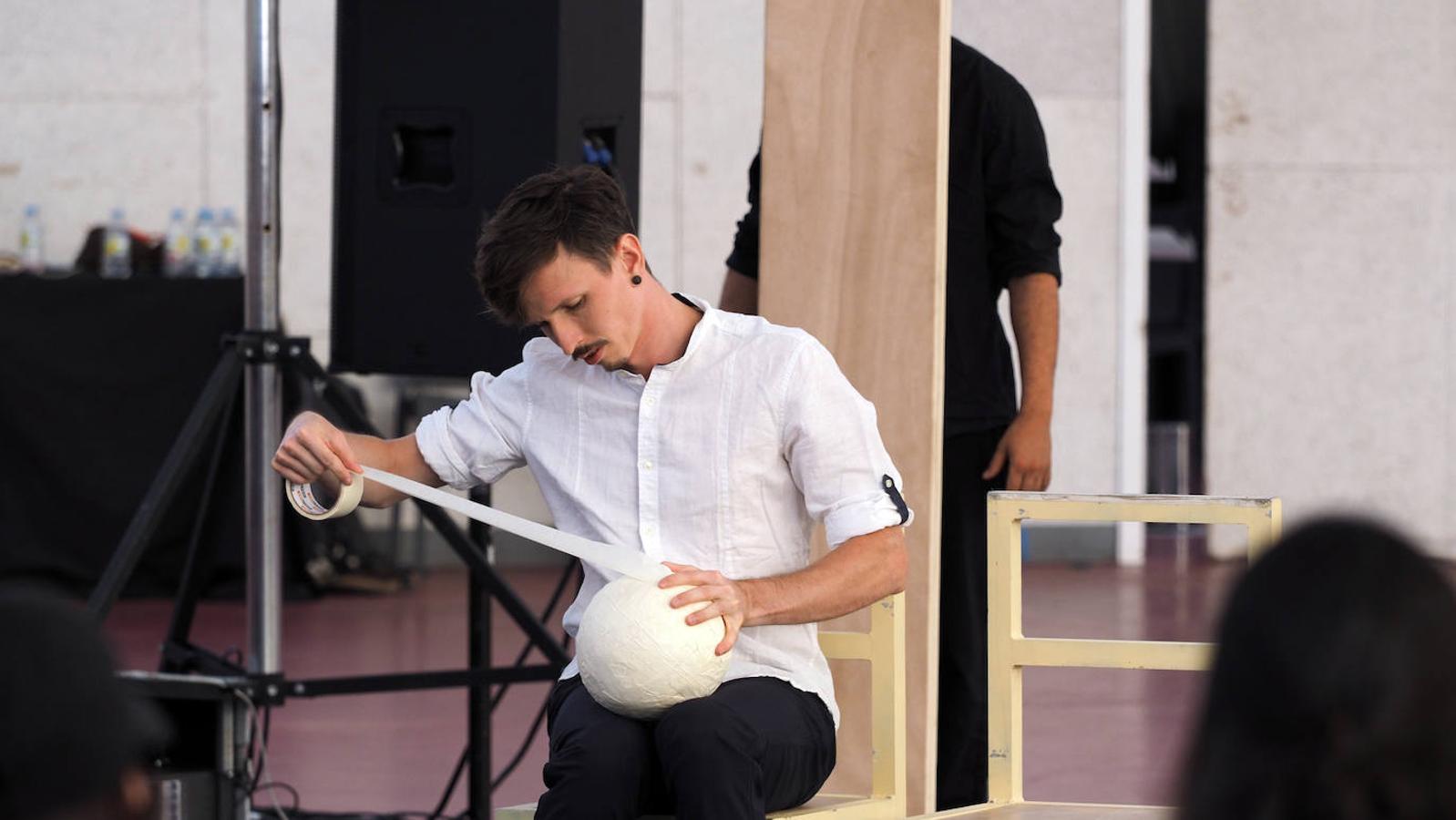 Ovvio, de Kolektiv Lapso Cirk, en la Cúpula del Milenio