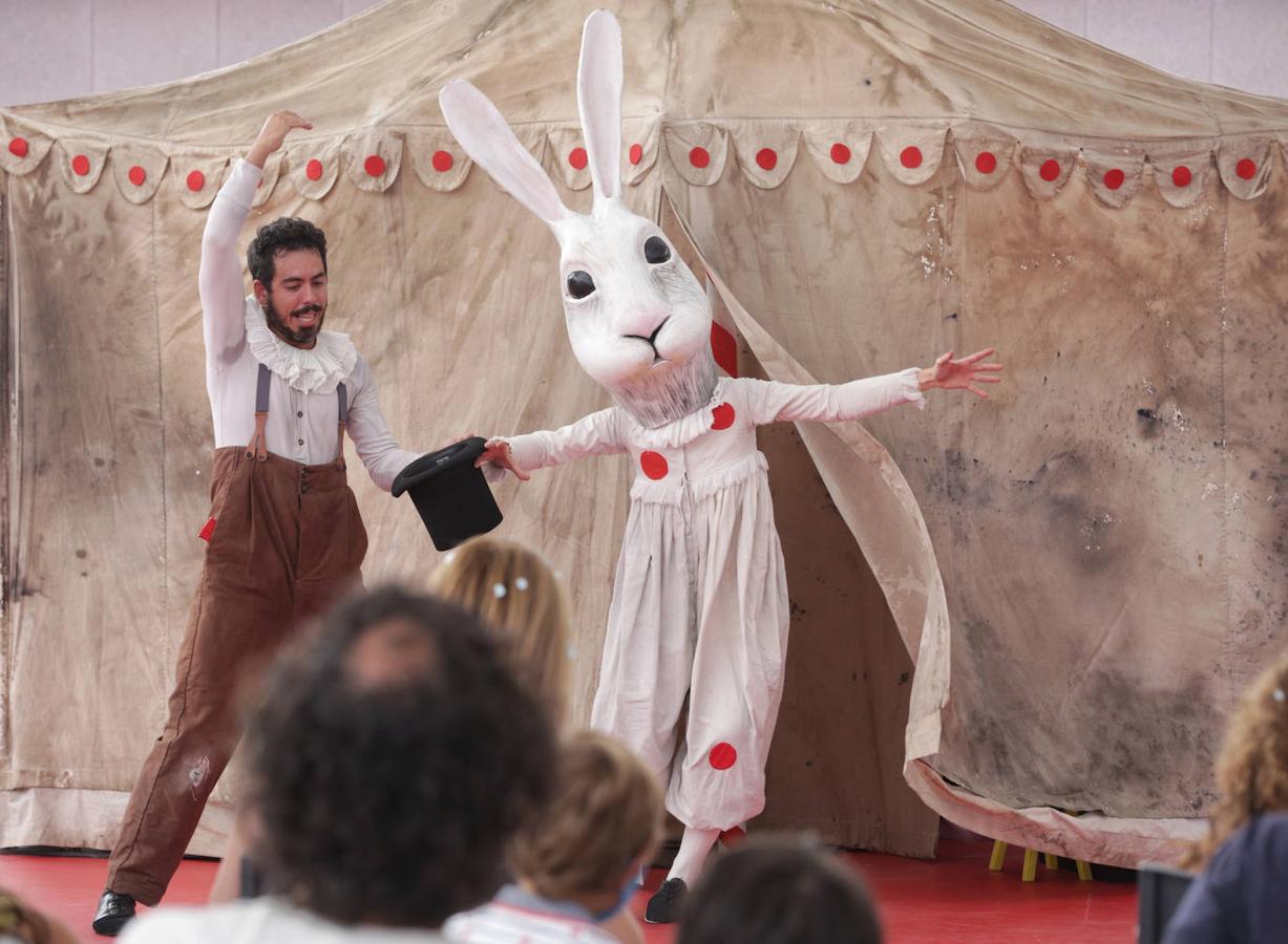 Parade, El Circo de los valientes, en la Cúpula del Milenio