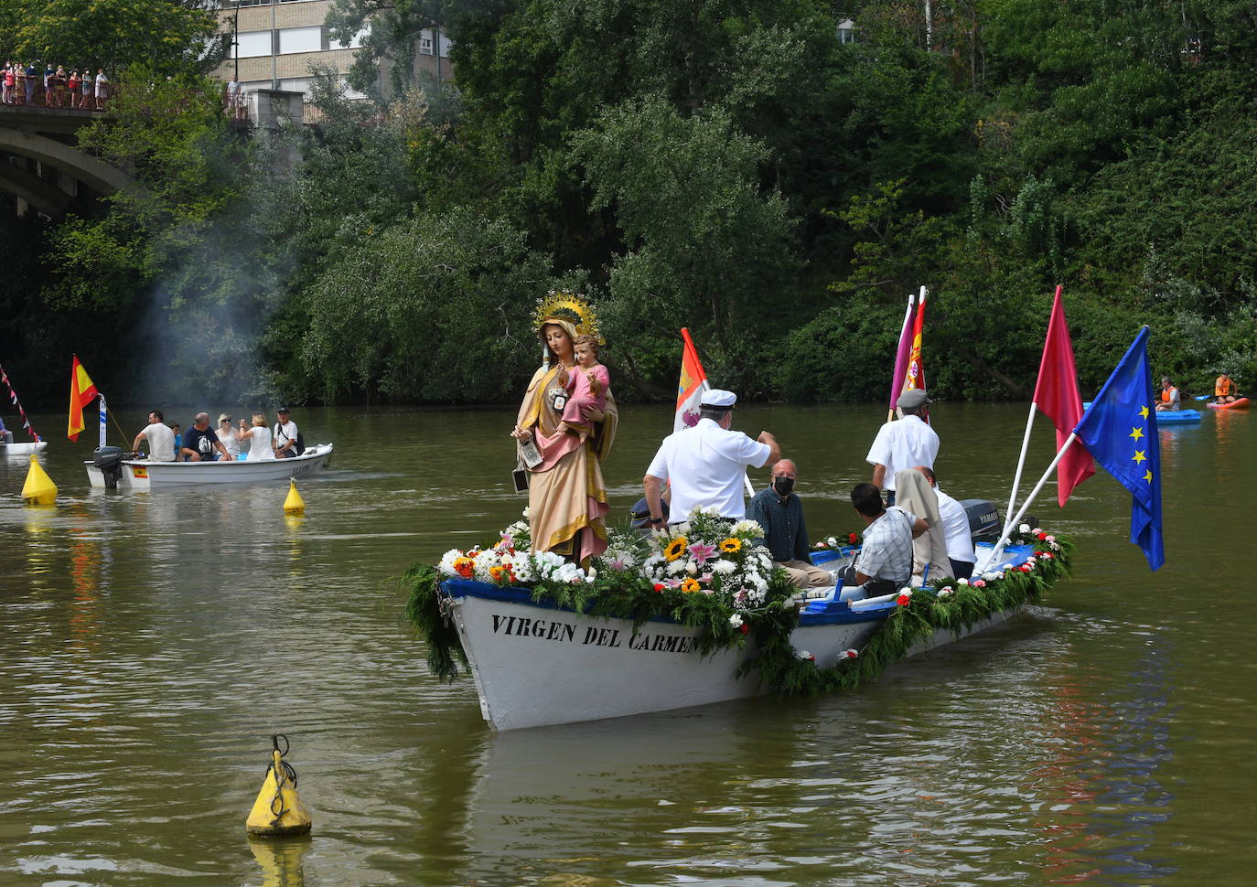 La Virgen del Carmen recorre las aguas del Pisuerga