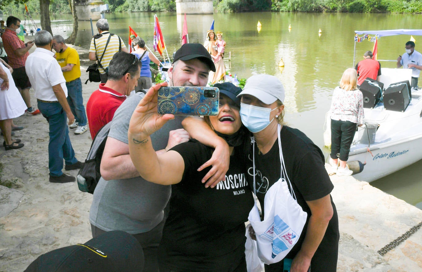 La Virgen del Carmen recorre las aguas del Pisuerga