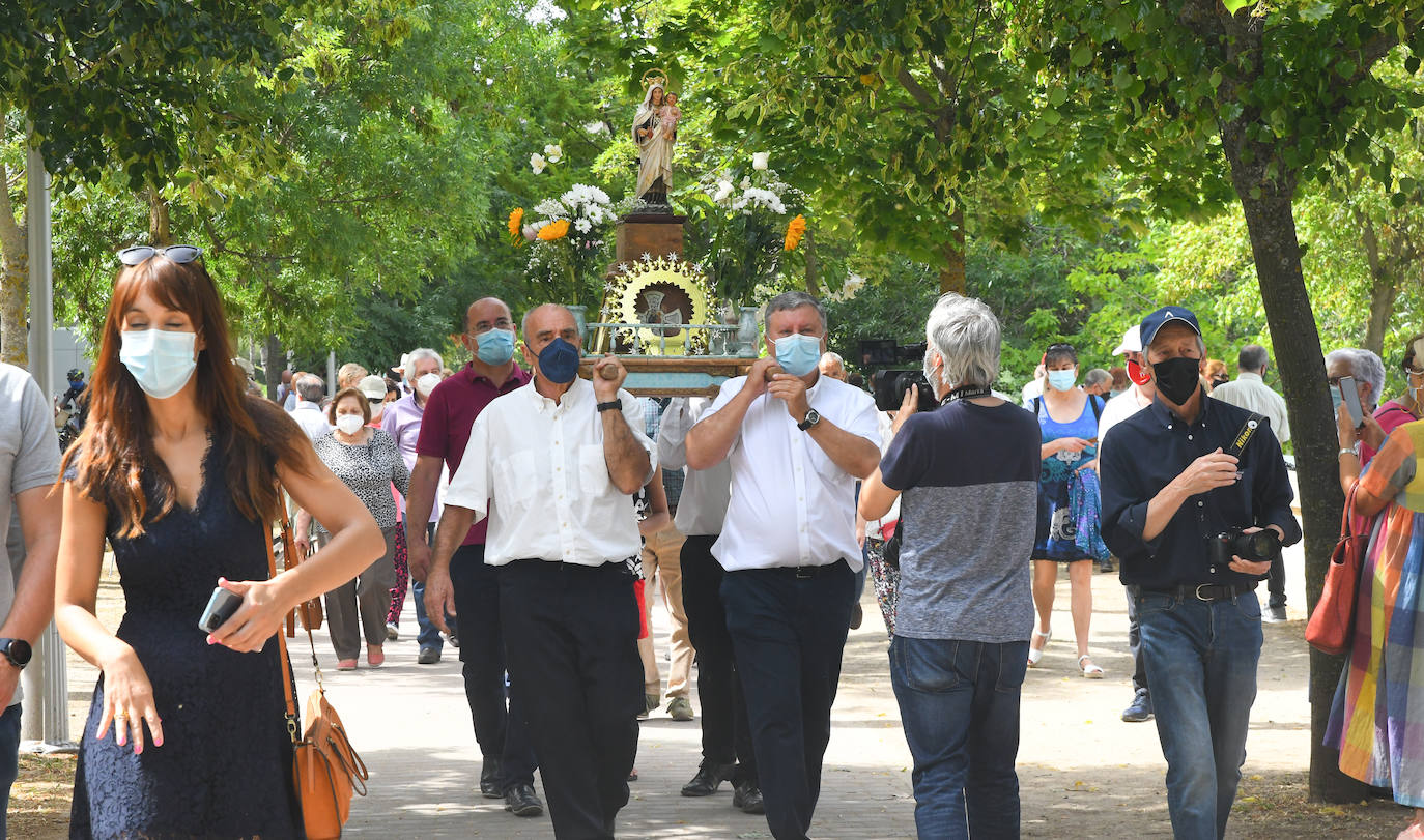 La Virgen del Carmen recorre las aguas del Pisuerga