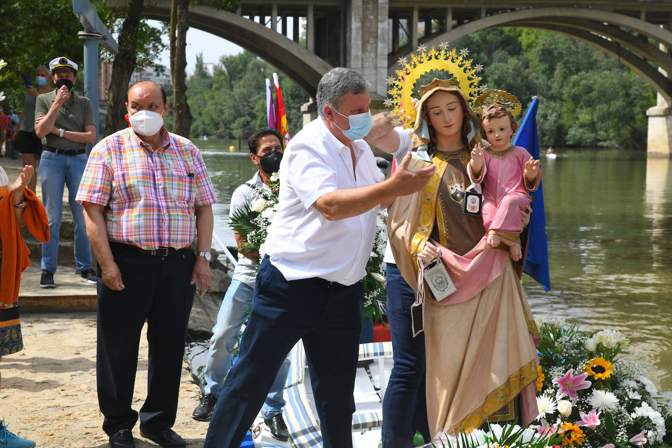 La Virgen del Carmen recorre las aguas del Pisuerga