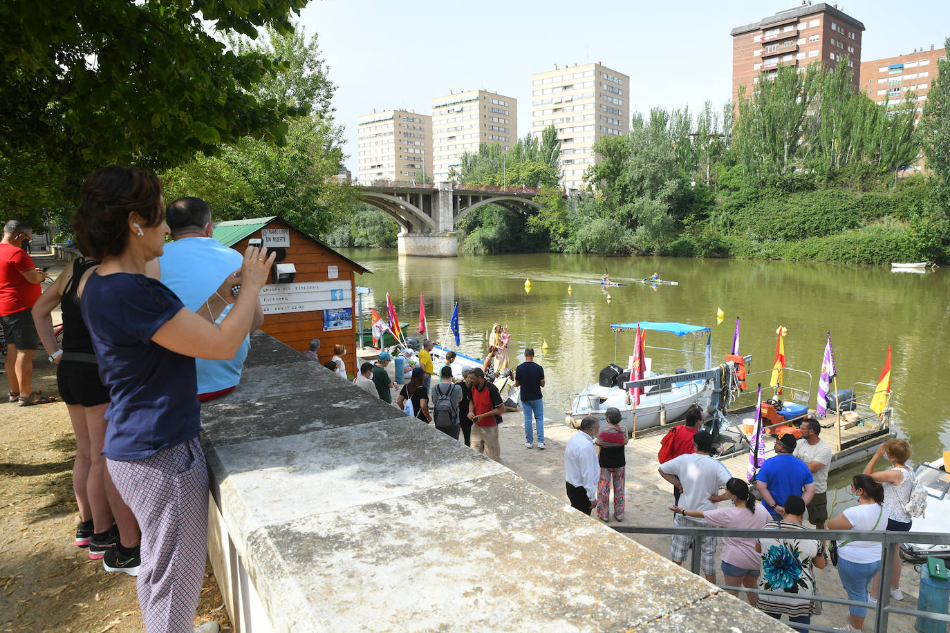 La Virgen del Carmen recorre las aguas del Pisuerga