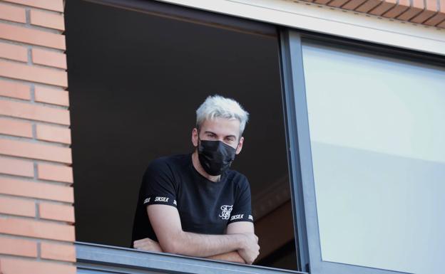 Alberto Fernández, en su ventana. 