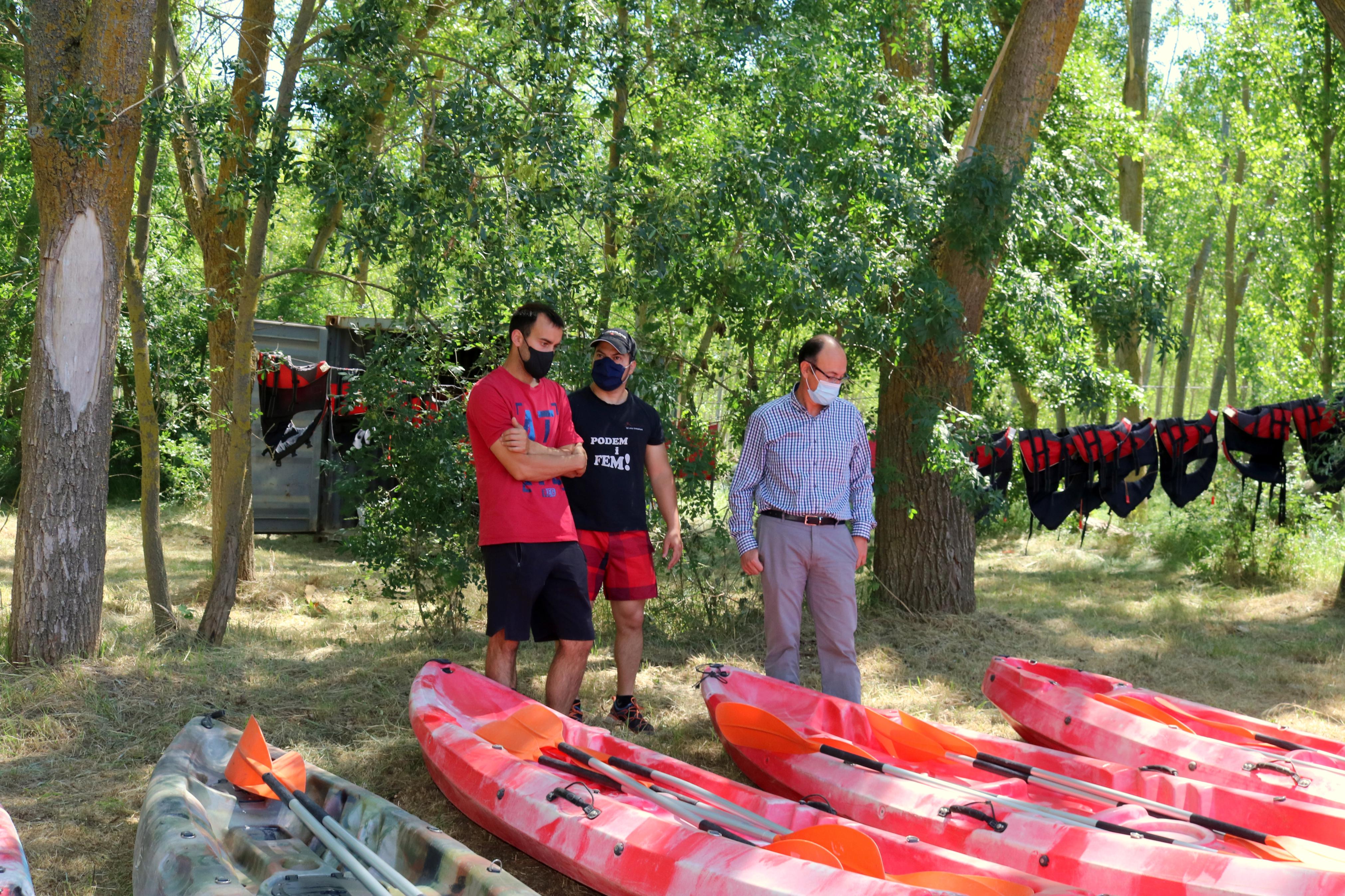 Las piraguas y barcas a pedales son un atractivo más en el Verano Cultural de Torquemada