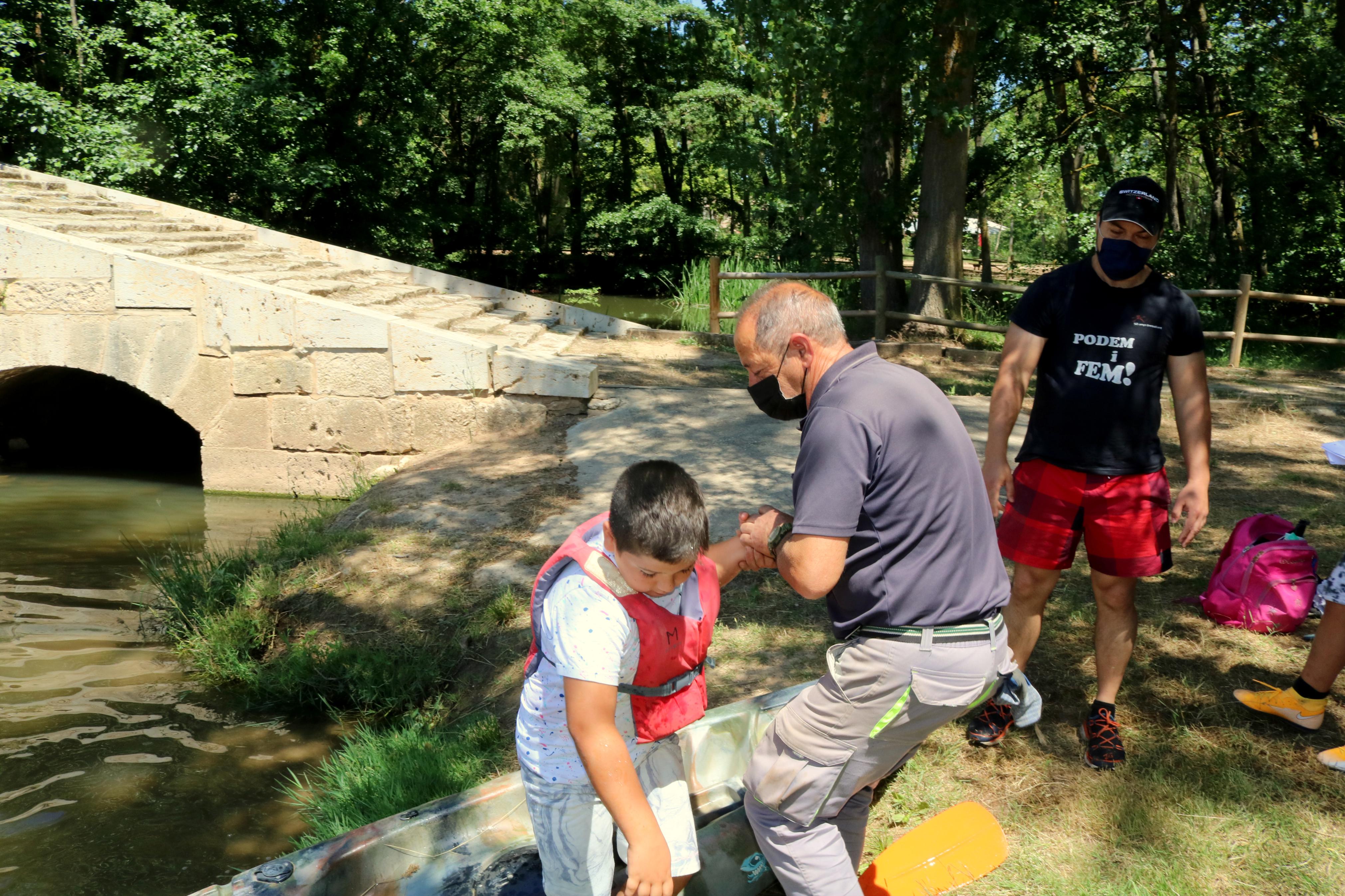 Las piraguas y barcas a pedales son un atractivo más en el Verano Cultural de Torquemada