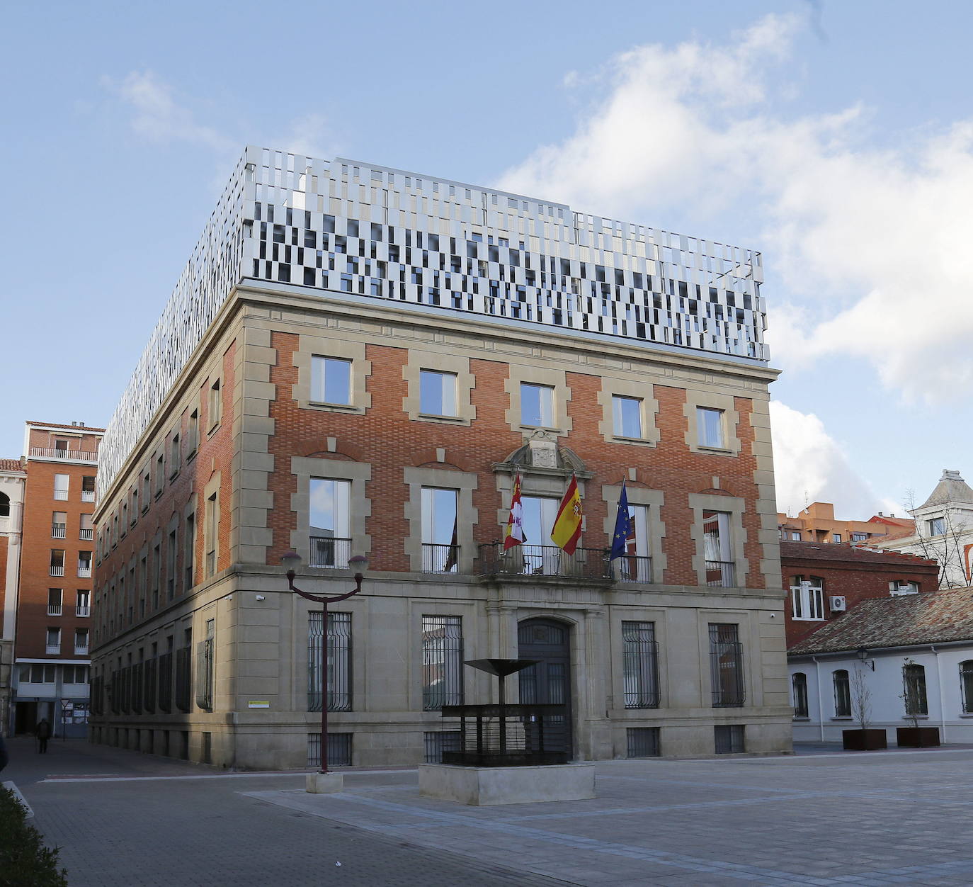 Condenan a seis de los nueve acusados de fraude del IVA en vehículos de alta gama en Palencia
