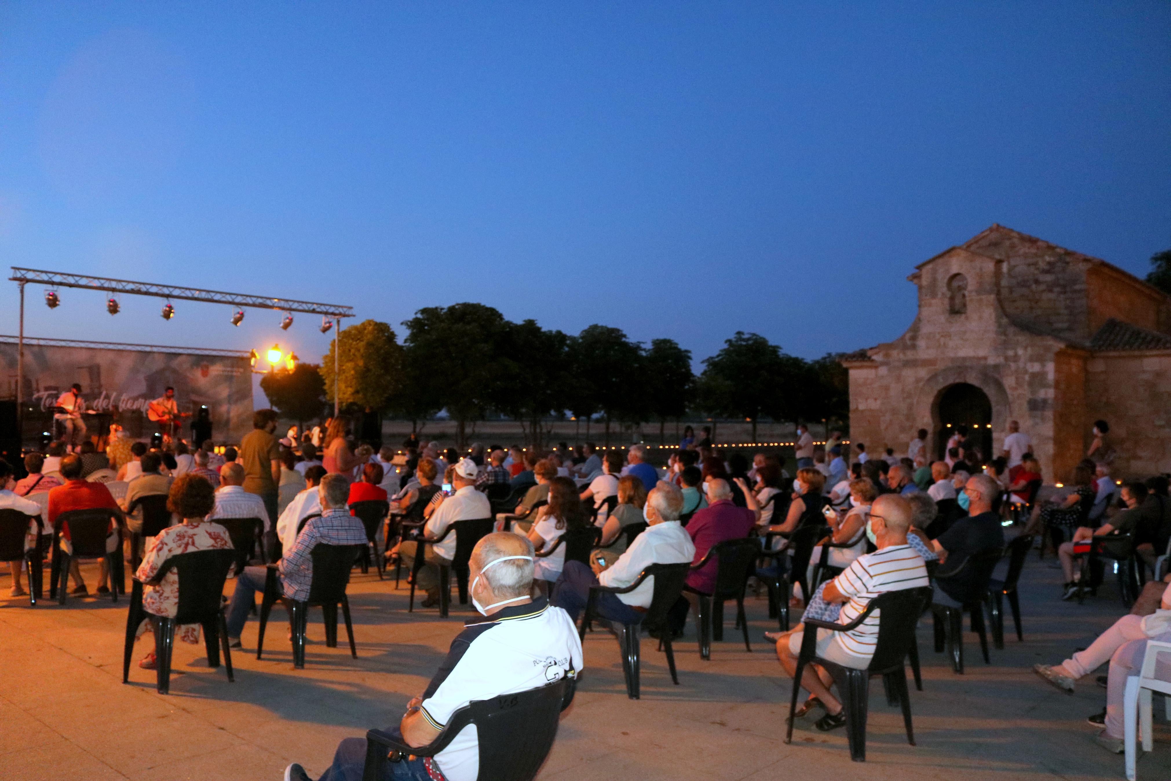 Baños de Cerrato disfruta de su Tercera Noche de las Velas