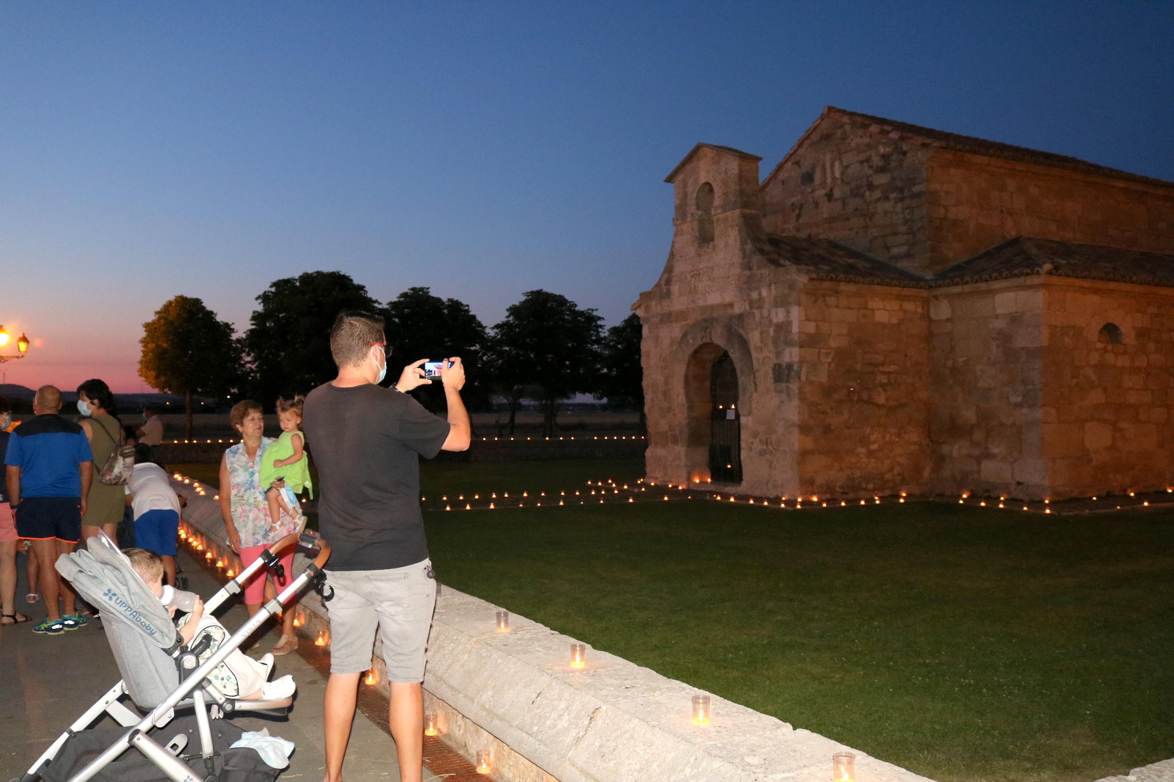 Baños de Cerrato disfruta de su Tercera Noche de las Velas