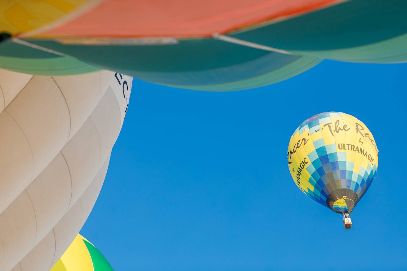 Los globos vuelan por el cielo de Segovia.